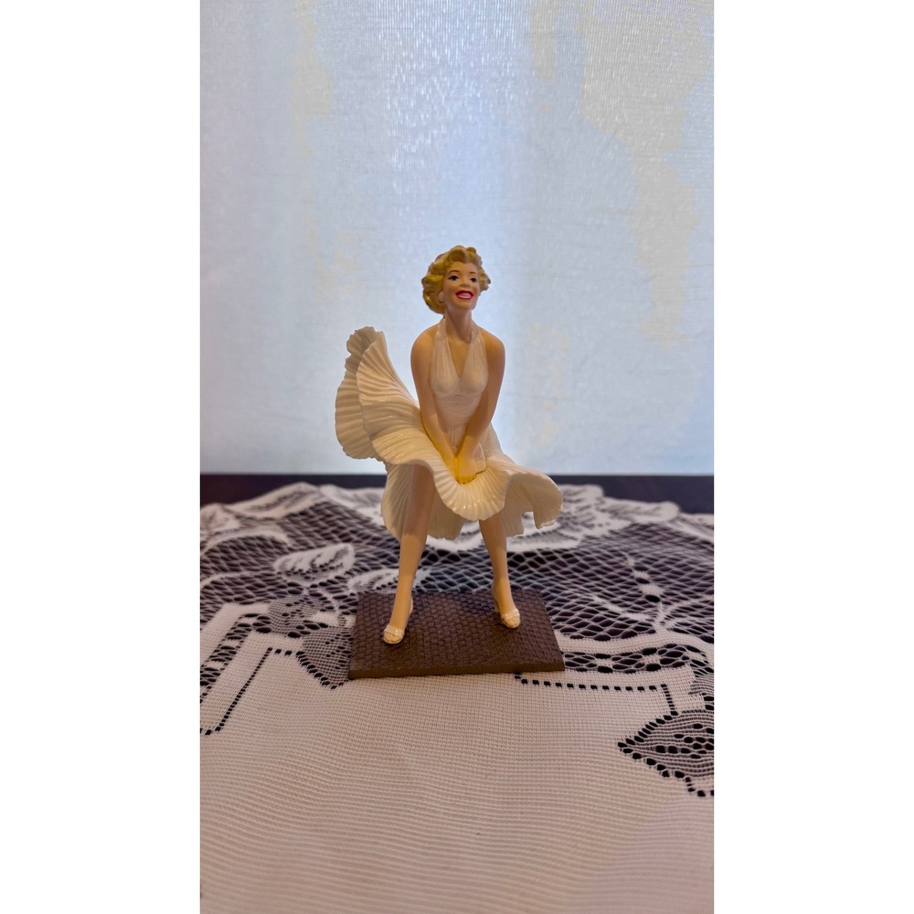 1998 Hallmark Keepsake Marilyn Monroe Ornament White Dress - "Seven Year Itch"